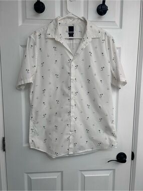 H&M White Short-Sleeve Button-Down Shirt with Multi-Color Mini Palm Print